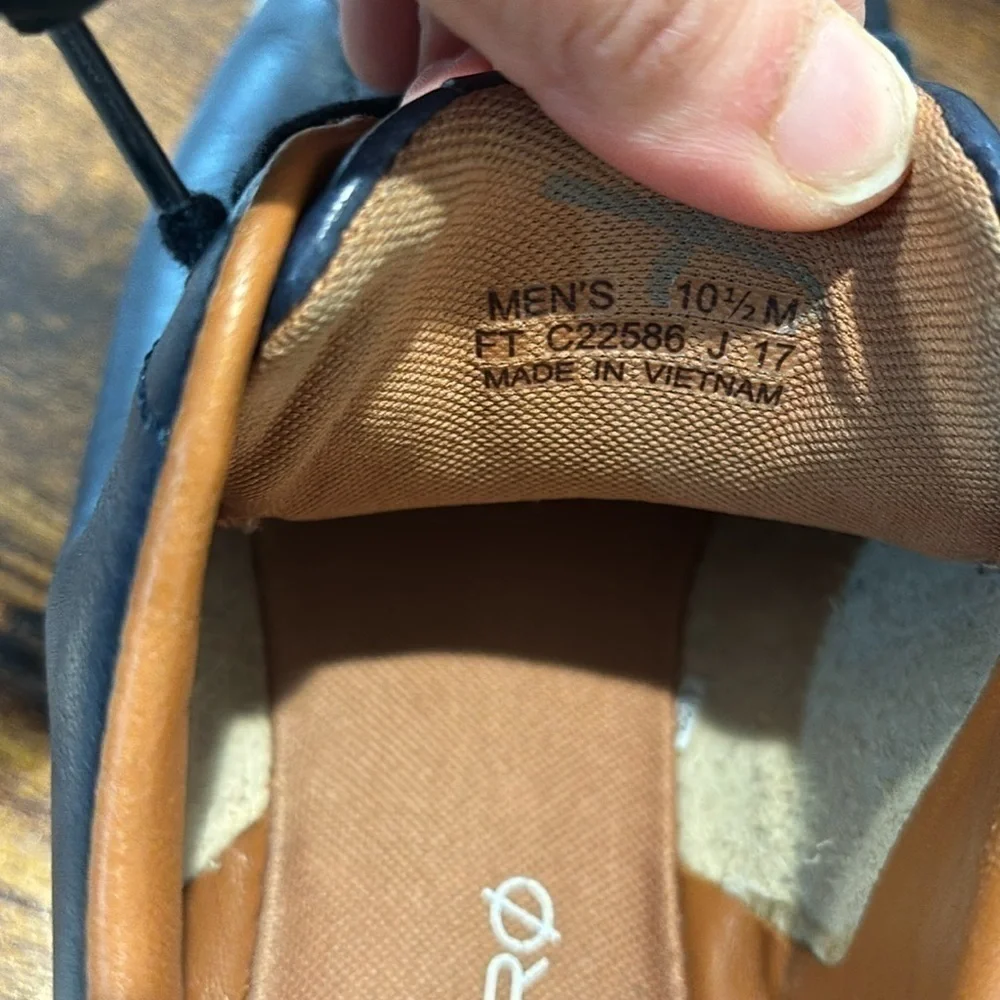 Cole Haan mens Grand Pro Sneaker  leather blue size 10.5